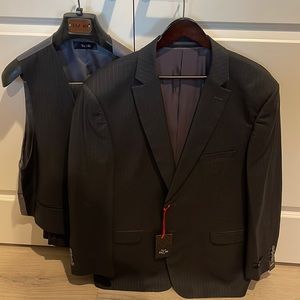 Italian 3-Piece Suit - Brand New with all tags. 46R Slim Fit